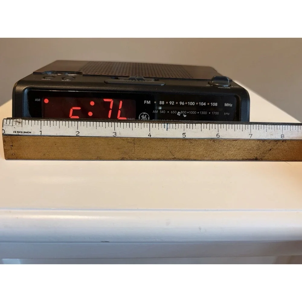VTG General Electric GE Alarm Clock AM/FM Radio Wood Grain Retro WORKS